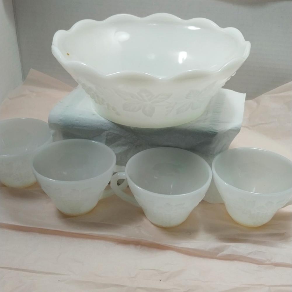 Milk  Glass Bowl 4 cups